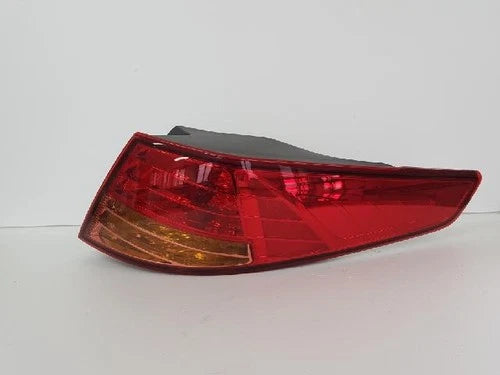 Right rear combination tail light assembly OEM 92402 2T000 compatible with Kia K5 2012