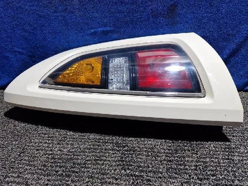 Right rear tail light assembly compatible with Kia Soul 2009, genuine OEM replacement part 92420 2K000