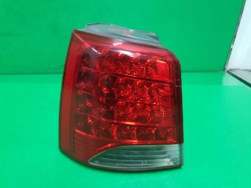 Left rear tail light assembly compatible with Kia Sorento 2010, genuine OEM replacement part 92401, 2P100