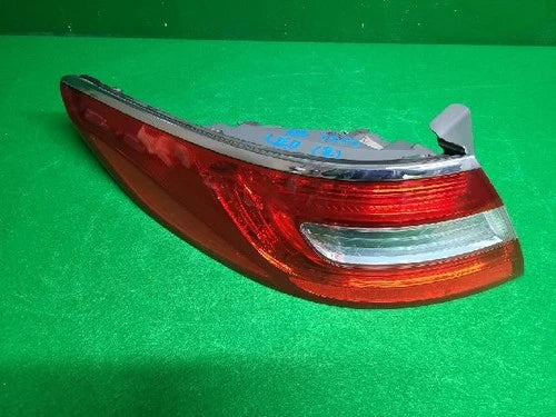 Left outer rear tail light assembly compatible with Hyundai Azera 2015, genuine OEM replacement part 92403 3V000