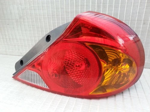 Right rear tail light assembly compatible with Kia Spectra 2000, genuine OEM replacement part 0K2N151150A
