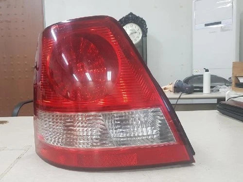 Rear combination tail light compatible with Kia Sorento 2004, genuine OEM replacement part 924013E000