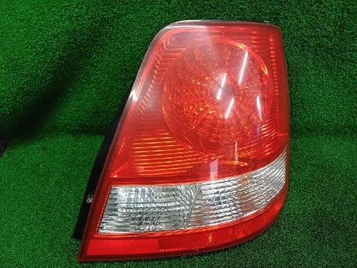 Right rear combination tail light assembly OEM 92402 3E000 compatible with Kia Sorento 2003