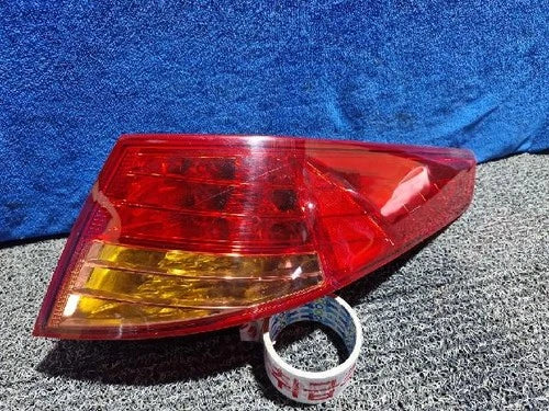 Right rear tail light assembly compatible with Kia K5 2013, genuine OEM replacement part 92402 2T000
