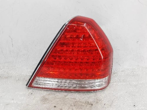 Right rear combination tail light compatible with Hyundai Equus 2007, genuine OEM replacement part 92402 3B501