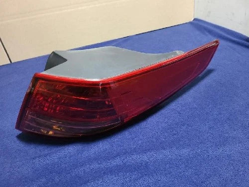 Right rear combination tail light assembly compatible with Kia K5 2012, genuine OEM replacement part 92402-2T000