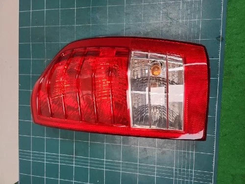 Right rear tail light assembly compatible with Kia Sedona 2009, RH OEM 92402, 4J000