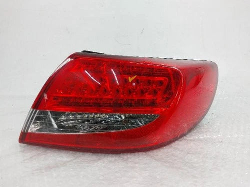 Right rear combination tail light assembly OEM 92402-3L520 compatible with Hyundai Azera 2010