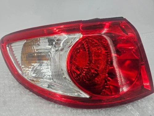 Left rear combination tail light assembly compatible with Hyundai Santa Fe 2006, genuine OEM replacement part 92401 2B000