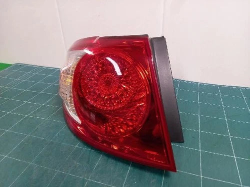 Left outer rear tail light assembly (combination) compatible with Hyundai Santa Fe 2009, genuine OEM replacement part 92401 2B000