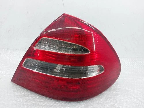 Right rear tail light assembly compatible with Mercedes Benz E350 2006 (OEM A2118200464)