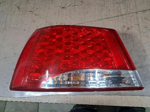 Left rear tail light assembly compatible with Kia Sorento 2012, genuine OEM replacement part 924012P000