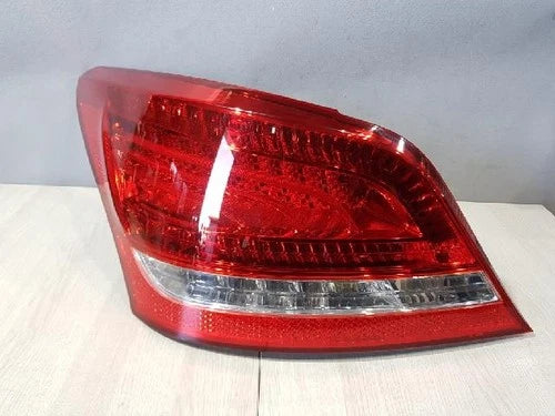 Left rear tail light compatible with Hyundai Equus 2011, genuine OEM replacement part 92401 3N000