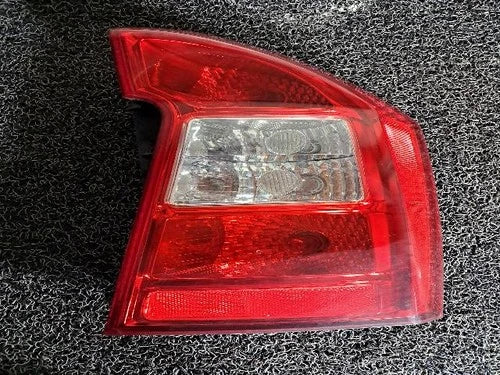 Right rear tail light assembly compatible with Kia Carens 2006, genuine OEM replacement part 92402 1D000