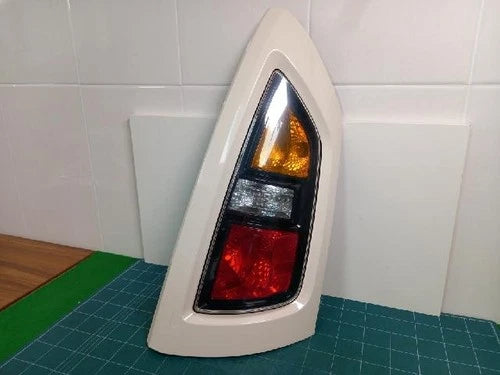 Right rear combination tail light assembly compatible with Kia Soul 2010, genuine OEM replacement part 92420 2K000