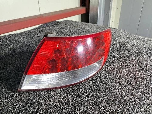 Right rear combination tail light assembly compatible with Hyundai Azera 2006, genuine OEM replacement part 92402 3L001