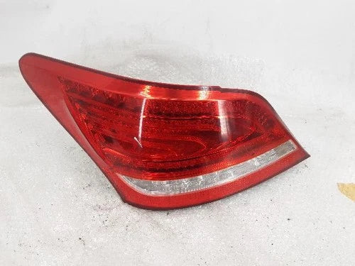 Left rear tail light assembly compatible with Hyundai Equus 2010, genuine OEM replacement part 92401 3N000