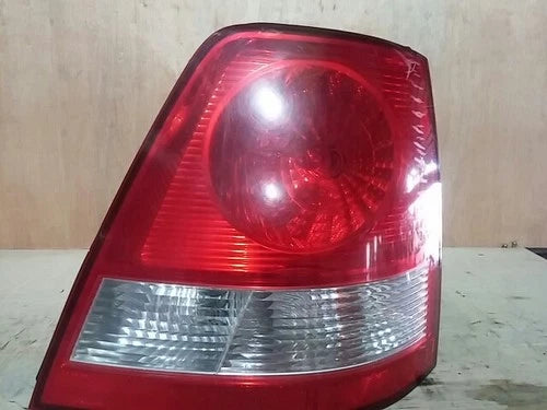 Right rear combination tail light assembly compatible with Kia Sorento 2003, genuine OEM replacement part 924023E000