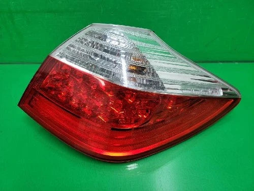 Right rear tail light (RH) compatible with Hyundai Genesis 2011, genuine OEM replacement part 92402 3M060
