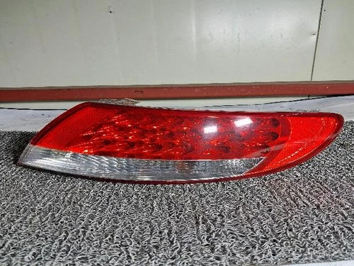 Right rear combination tail light compatible with Hyundai Azera 2009, genuine OEM replacement part 924023L0
