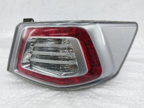 Rear Used OEM Tail Light - Kia 1.6 LPI HEV 2010 - assembly right rear tail light OEM 92402-1Q