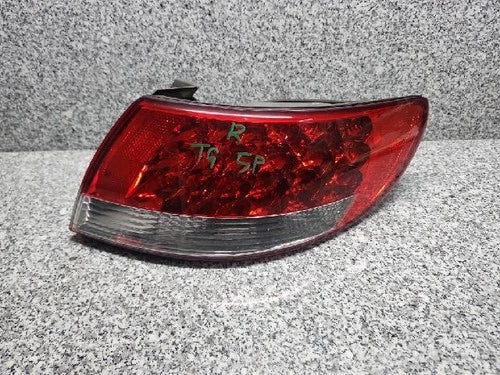 Right rear combination tail light assembly compatible with Hyundai Azera 2007, genuine OEM replacement part 924023L001