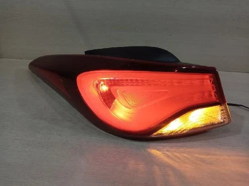 Left outer rear tail light assembly compatible with Hyundai Elantra 2015 (genuine OEM replacement part 924013X200)