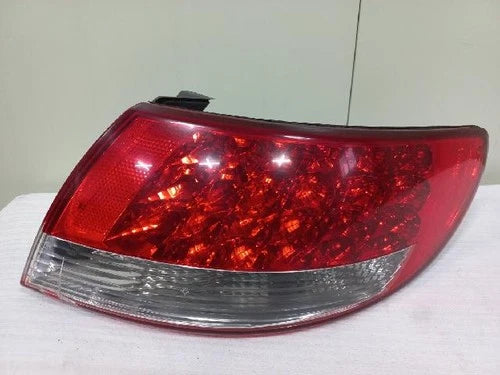 Right rear combination tail light assembly OEM 92402-3L0 compatible with Hyundai Azera 2007