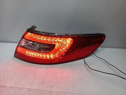Right outer rear tail light assembly compatible with Hyundai Azera 2011 (genuine OEM replacement part 924043V000)