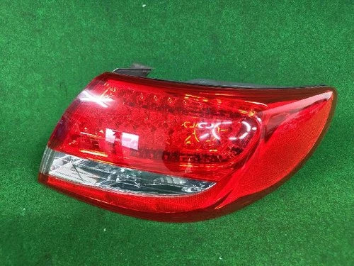 Right rear combination tail light assembly OEM 924023L520 compatible with Hyundai Azera 2011