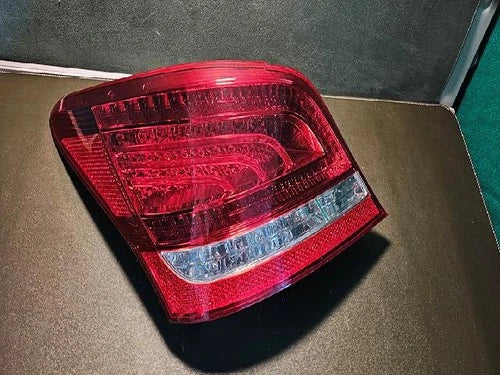 Left rear tail light assembly compatible with Hyundai Equus 2010, genuine OEM replacement part 92401 3N000