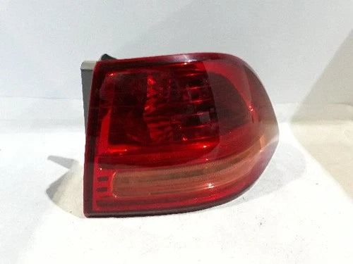 Right rear tail light assembly compatible with Kia LEX20 2008, genuine OEM replacement part 92402 2G007