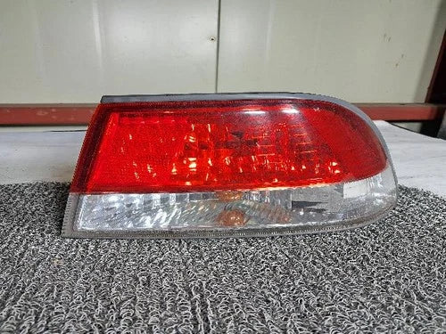 Rear combination tail light (right side/passenger side) compatible with Renault Korea SM5 2002, OEM 53802517