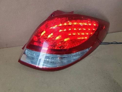 Rear combination tail light (right) compatible with Hyundai Veloster 2012, genuine OEM replacement part 92402 2V110