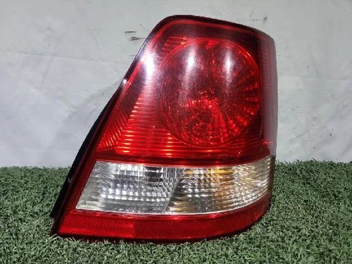 Right rear combination tail light assembly OEM 92402 3E000 compatible with Kia Sorento 2006