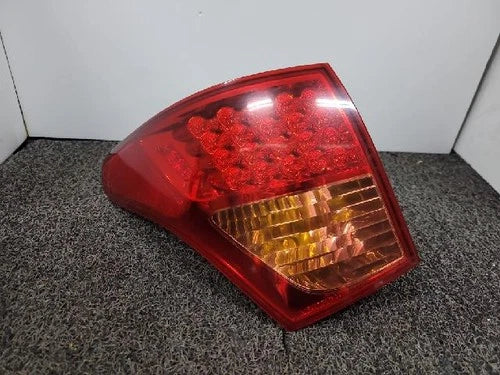 Left rear tail light assembly compatible with Hyundai Veracruz 2009, genuine OEM replacement part 924013J100