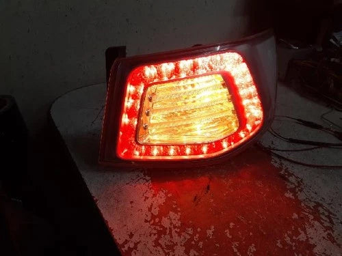 Right rear combination tail light assembly OEM 92402-1Q000 compatible with Kia 1.6 LPI HEV 2009
