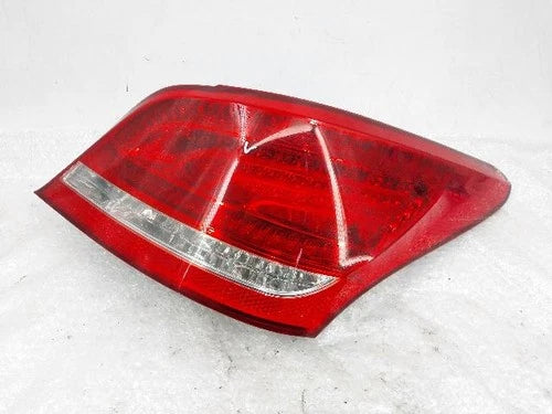 Right rear tail light assembly compatible with Hyundai Equus 2011, genuine OEM replacement part 924023N010