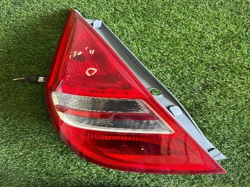 Left rear tail light assembly compatible with Hyundai i30 2011, genuine OEM replacement part 924012L0