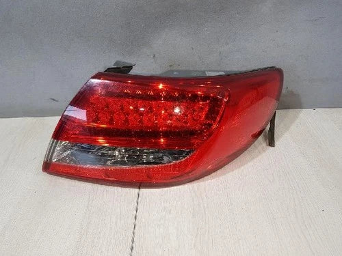 Right rear combination tail light assembly OEM 924023L500 compatible with Hyundai Azera 2011