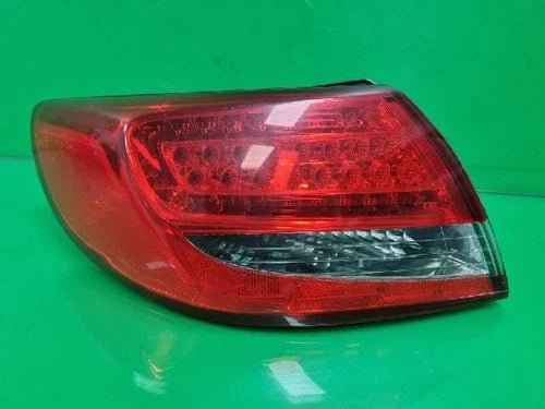 Left rear tail light assembly compatible with Hyundai Azera 2010, genuine OEM replacement part 92401 3L5