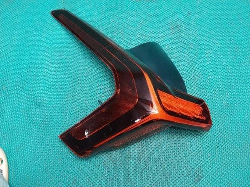 Left outer rear tail light assembly compatible with Kia K8 2024 (genuine OEM replacement part 92401L8000)