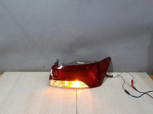 Conjunto de faro/calavera trasero exterior derecho (OEM) 924021M300 para Kia 2011