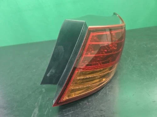 Right rear tail light assembly compatible with Kia K5 2011, genuine OEM replacement part 92402 2T000