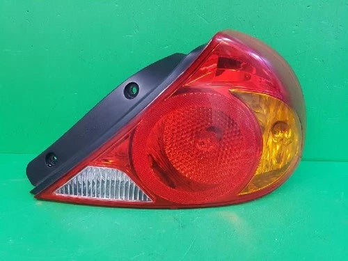 Right rear tail light assembly compatible with Kia Spectra 2002, genuine OEM replacement part 0K2N1 51150A
