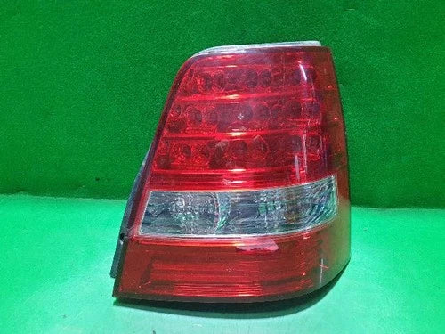Right rear tail light assembly compatible with Kia Sorento 2007, genuine OEM replacement part 92402 3E500