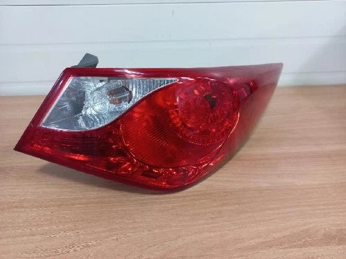 Right outer rear tail light assembly compatible with Hyundai YF 2012, OEM 92402 3S010