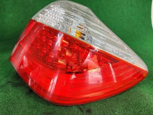 Rear combination tail light (right) compatible with Hyundai Genesis Coupe 2009, genuine OEM replacement part 92402 3M060