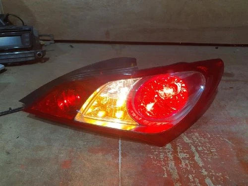 Right rear tail light assembly compatible with Hyundai Genesis Coupe 2009, genuine OEM replacement part 92402-2M000