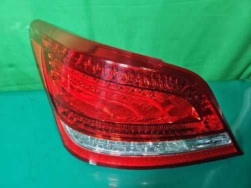 Left rear tail light assembly compatible with Hyundai Equus 2010, genuine OEM replacement part 92401 3N000